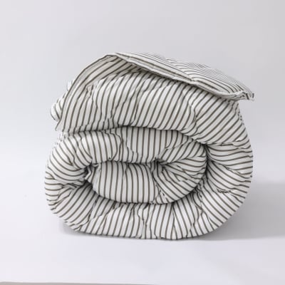 Pilotă ușoară de vară pentru pat de o persoană Hygge Dungi 150/210 cm.