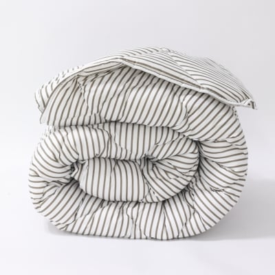 Pilotă ușoară de iarnă Hygge cu dungi, 150/210 cm.