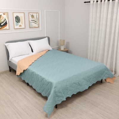 Cuvertură de pat sau canapea reversibilă pentru pat de o persoană Easy Aqua/Piersică 150x220 cm.