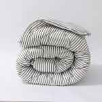 Pilotă ușoară de vară pentru pat de o persoană Hygge Dungi 150/210 cm.