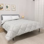 Pilotă ușoară de vară pentru pat de o persoană Hygge Dungi 150/210 cm.
