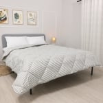 Pilotă ușoară de iarnă Hygge cu dungi, 150/210 cm.